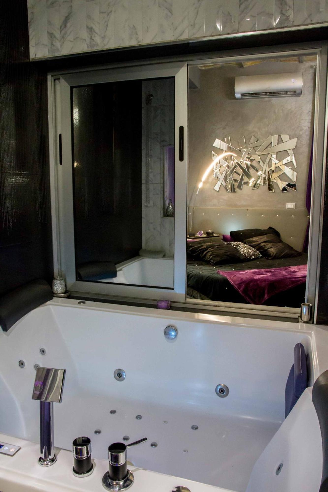 Jacuzzi Love Suitesweetrome Exterior photo