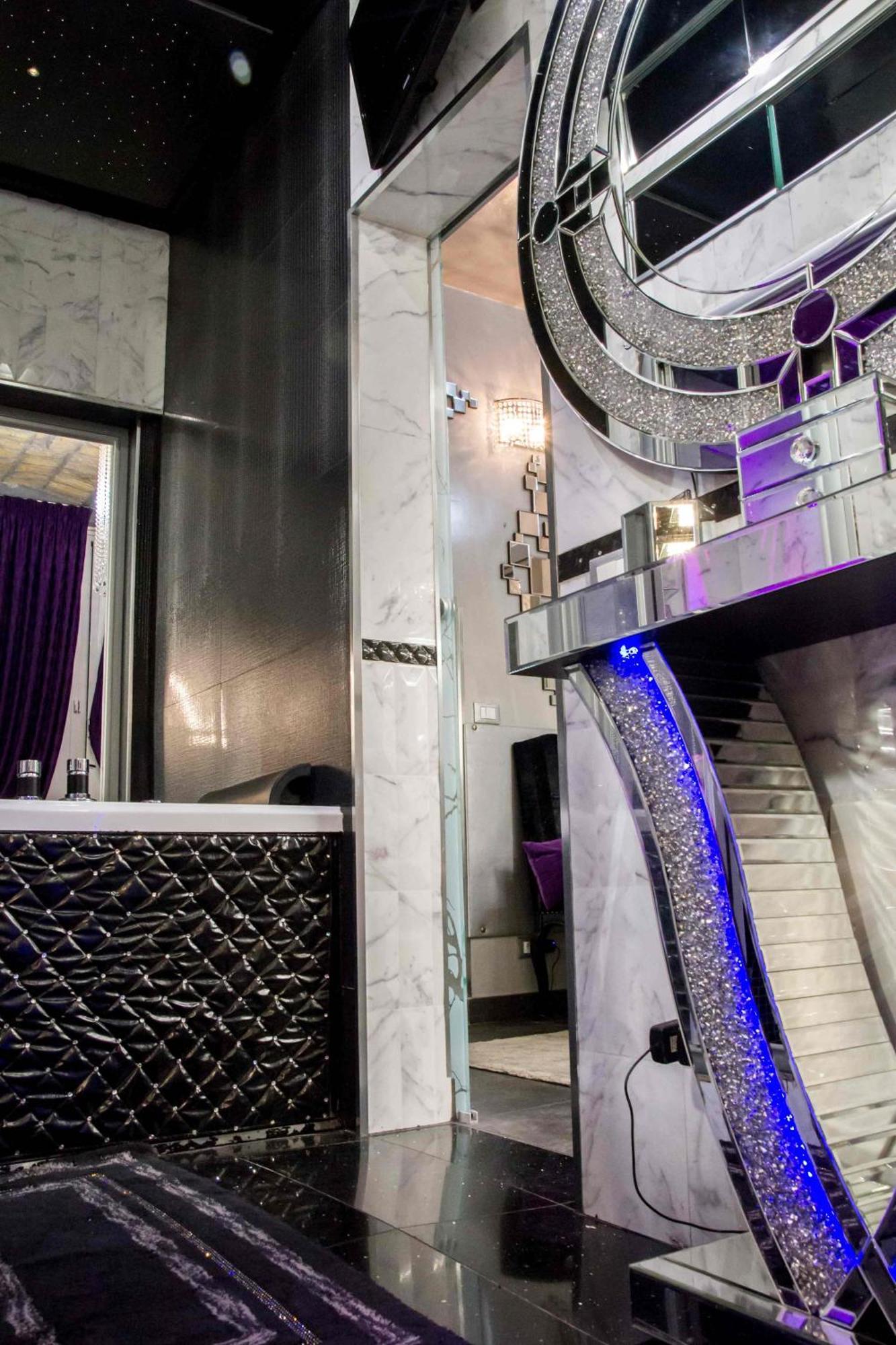 Jacuzzi Love Suitesweetrome Exterior photo